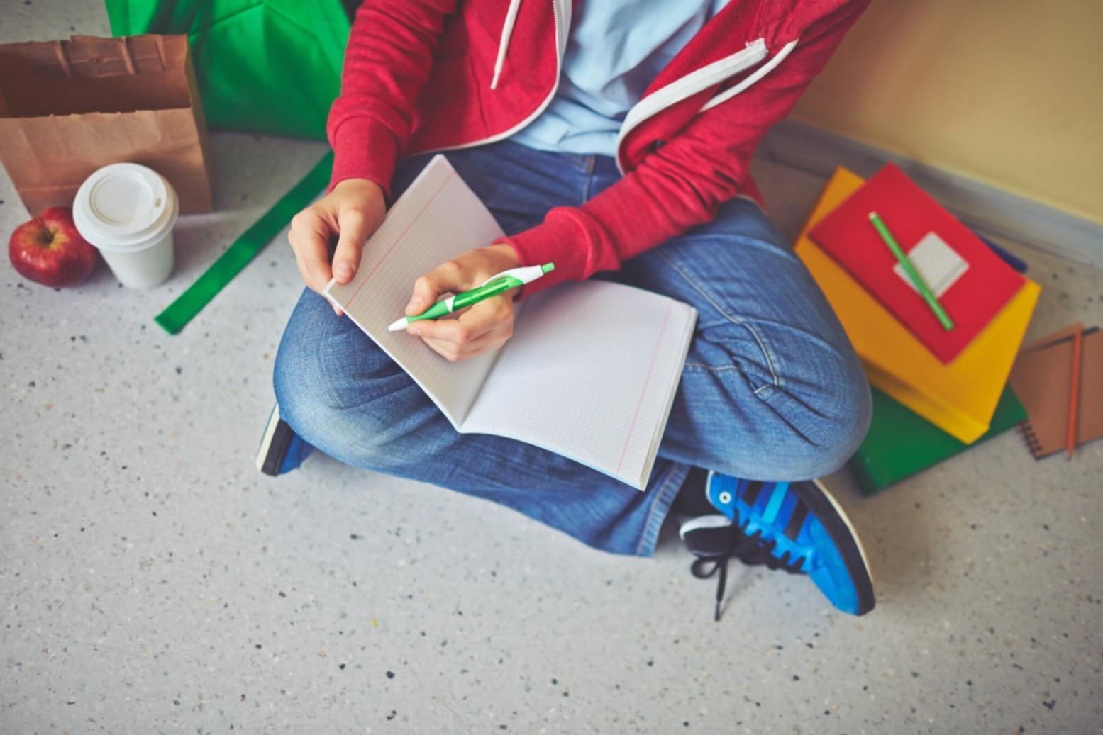 Graphiques et analyse budgétaire sur ordinateur